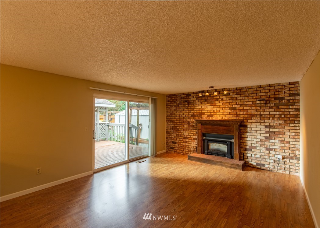 14121 149th Place Southeast Renton, WA 98059 - Photo 4 of 20