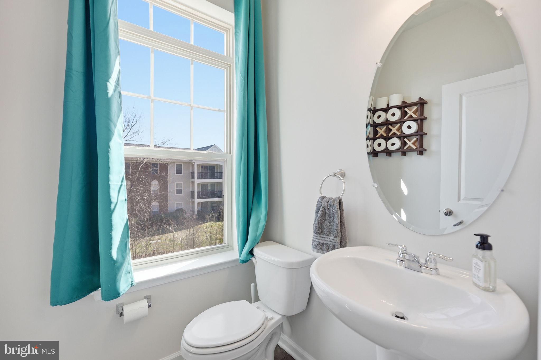 9365 Barnes Loop Manassas, VA 20110 - Photo 21 of 37 a bathroom with a toilet sink and shower