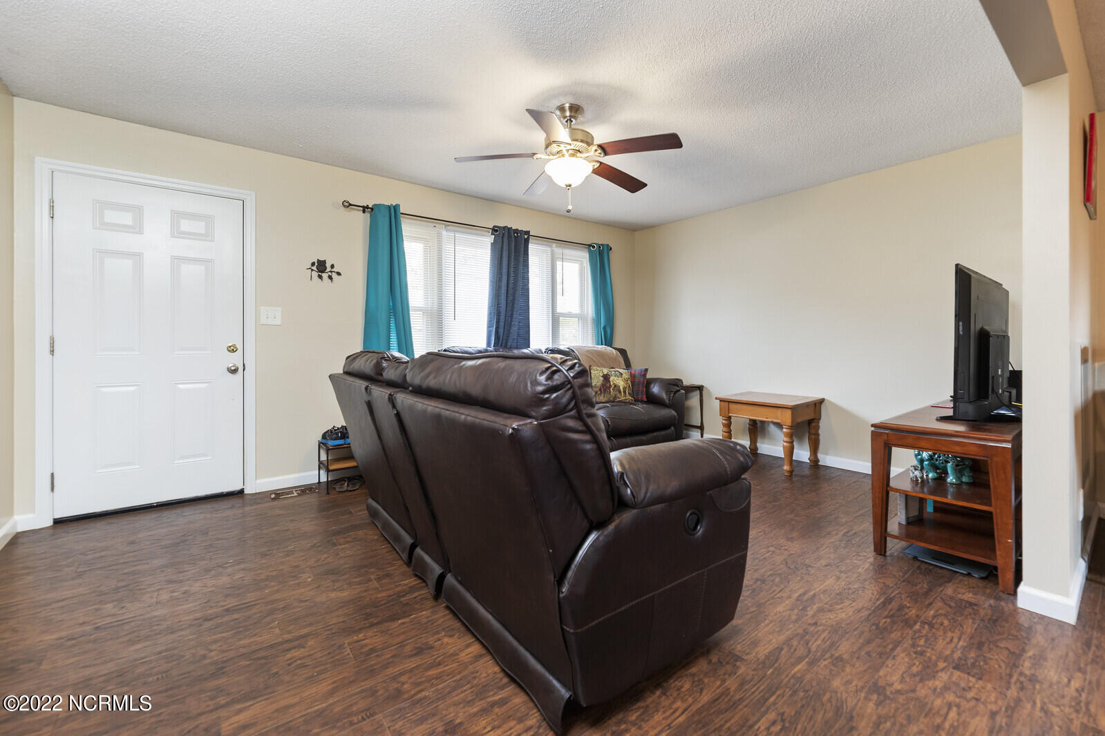 732 Dennis Road Jacksonville, NC 28546 - Photo 7 of 40 07_beth___MG_3134_mls