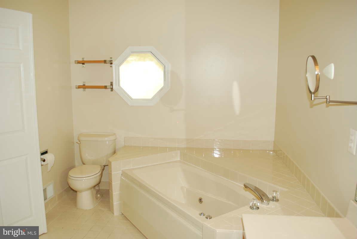 7208 Hidden Ridge Court Springfield, VA 22152 - Photo 13 of 25 Bath (Master)