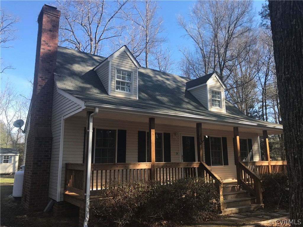 Adorable FOUR bedroom two full bath country cape w