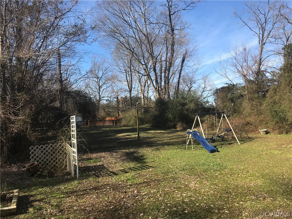 68 Rosebud Run Aylett, VA 23009 - Photo 13 of 50 Garden areas, space between neighbors.