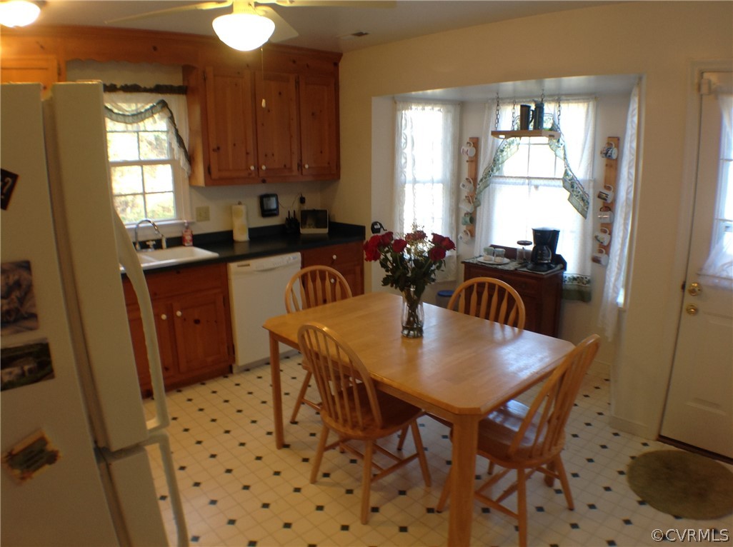 68 Rosebud Run Aylett, VA 23009 - Photo 27 of 50 Comfortable eat in kitchen, laundry area off kitch
