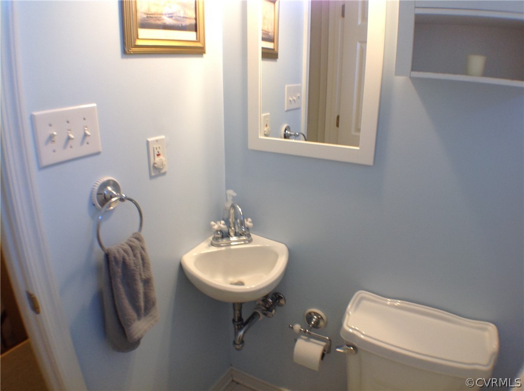 68 Rosebud Run Aylett, VA 23009 - Photo 42 of 50 Hall bathroom upstairs bathroom number 2, newer s