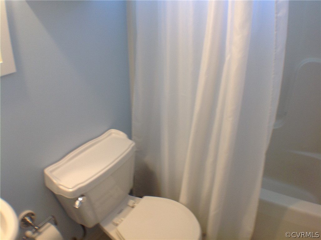 68 Rosebud Run Aylett, VA 23009 - Photo 43 of 50 Sunny bathroom number 2.