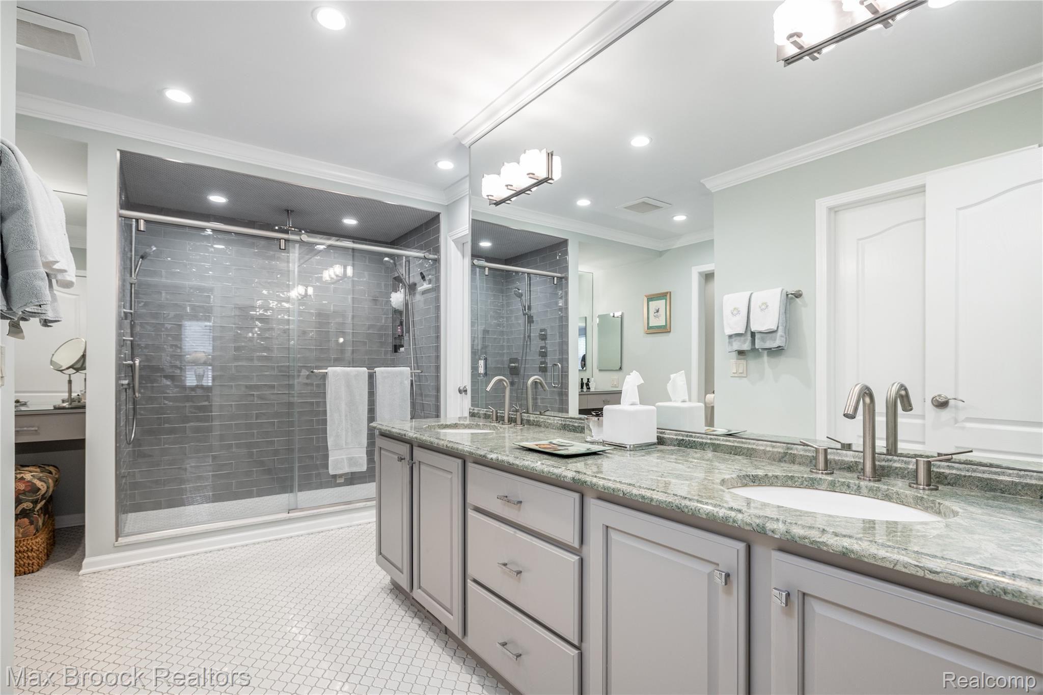 2449 Winding Brook Court Rochester, MI 48309 - Photo 15 of 24 Master Bath.jpg
