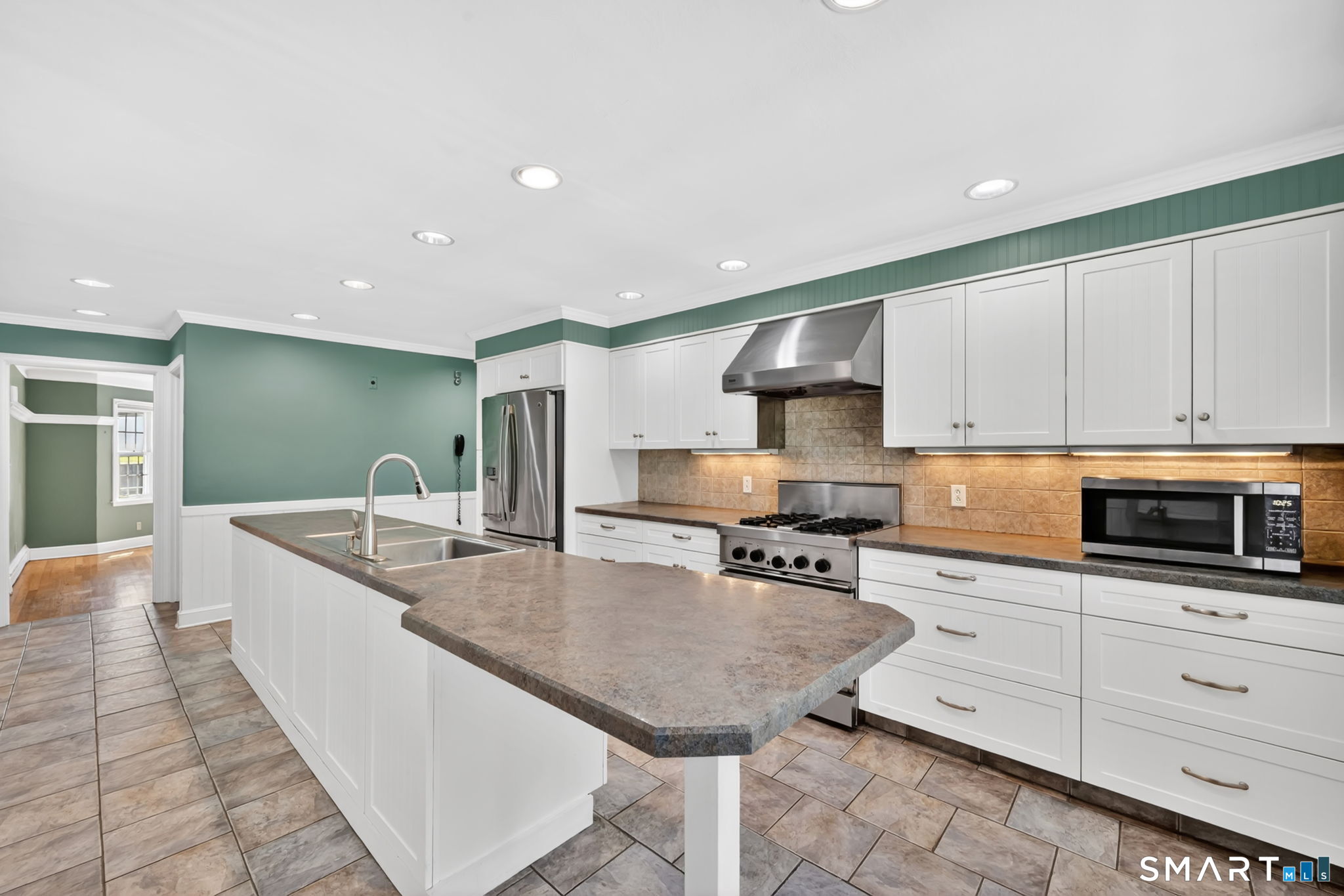 697 Woodtick Road Waterbury, CT 06705 - Photo 14 of 40