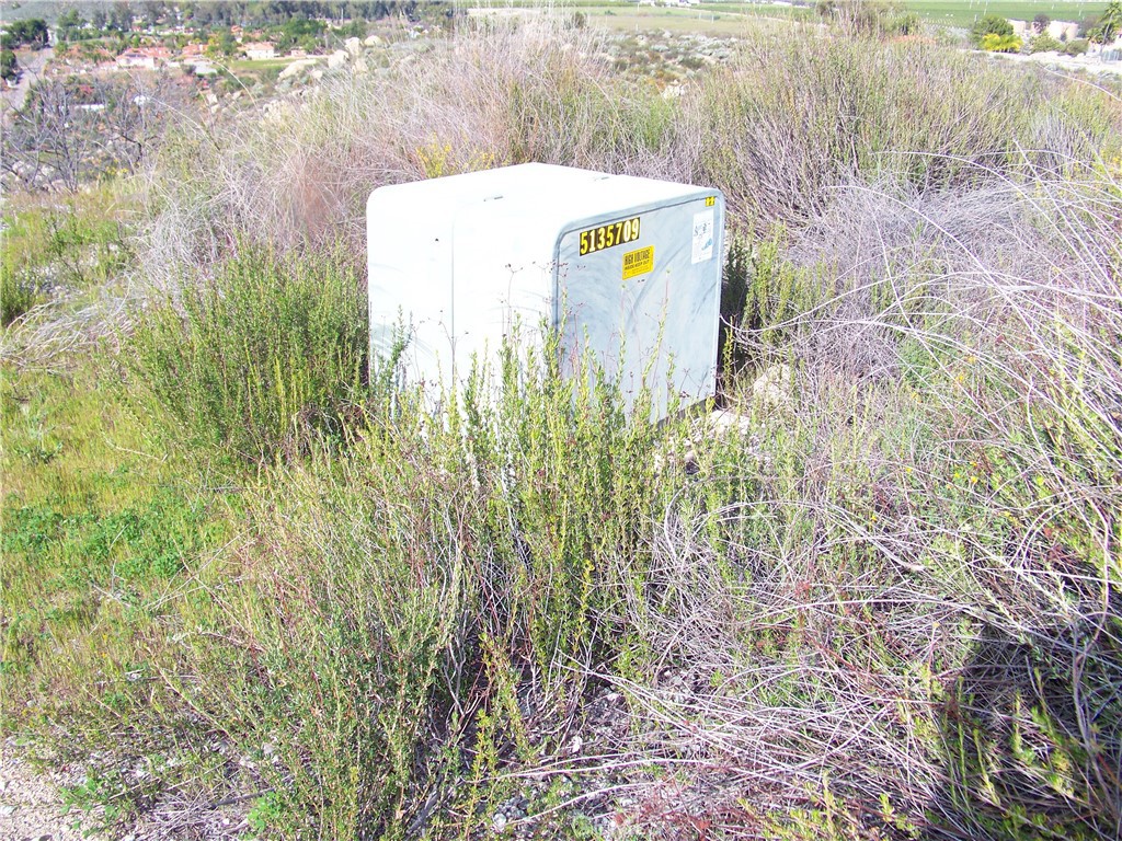 42540 Brix Road Hemet, CA 92544 - Photo 16 of 29 a building with a sign of it