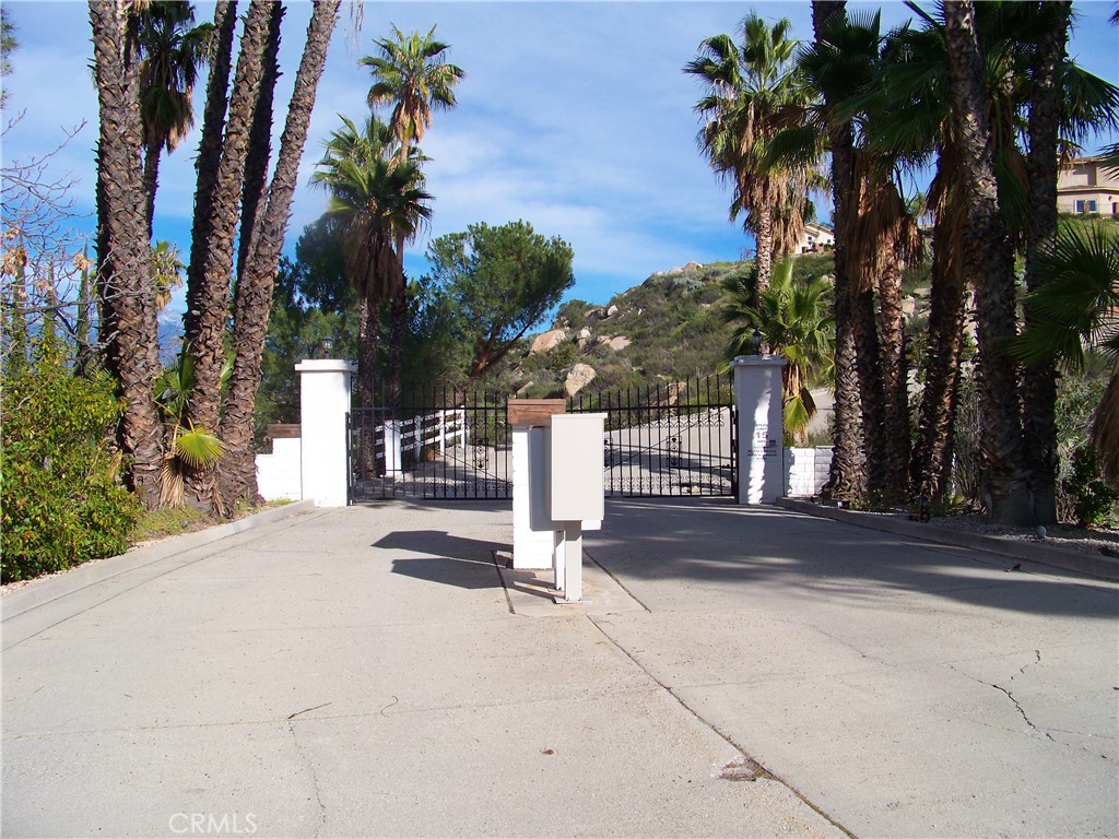 42540 Brix Road Hemet, CA 92544 - Photo 19 of 29 a view of outdoor space and yard