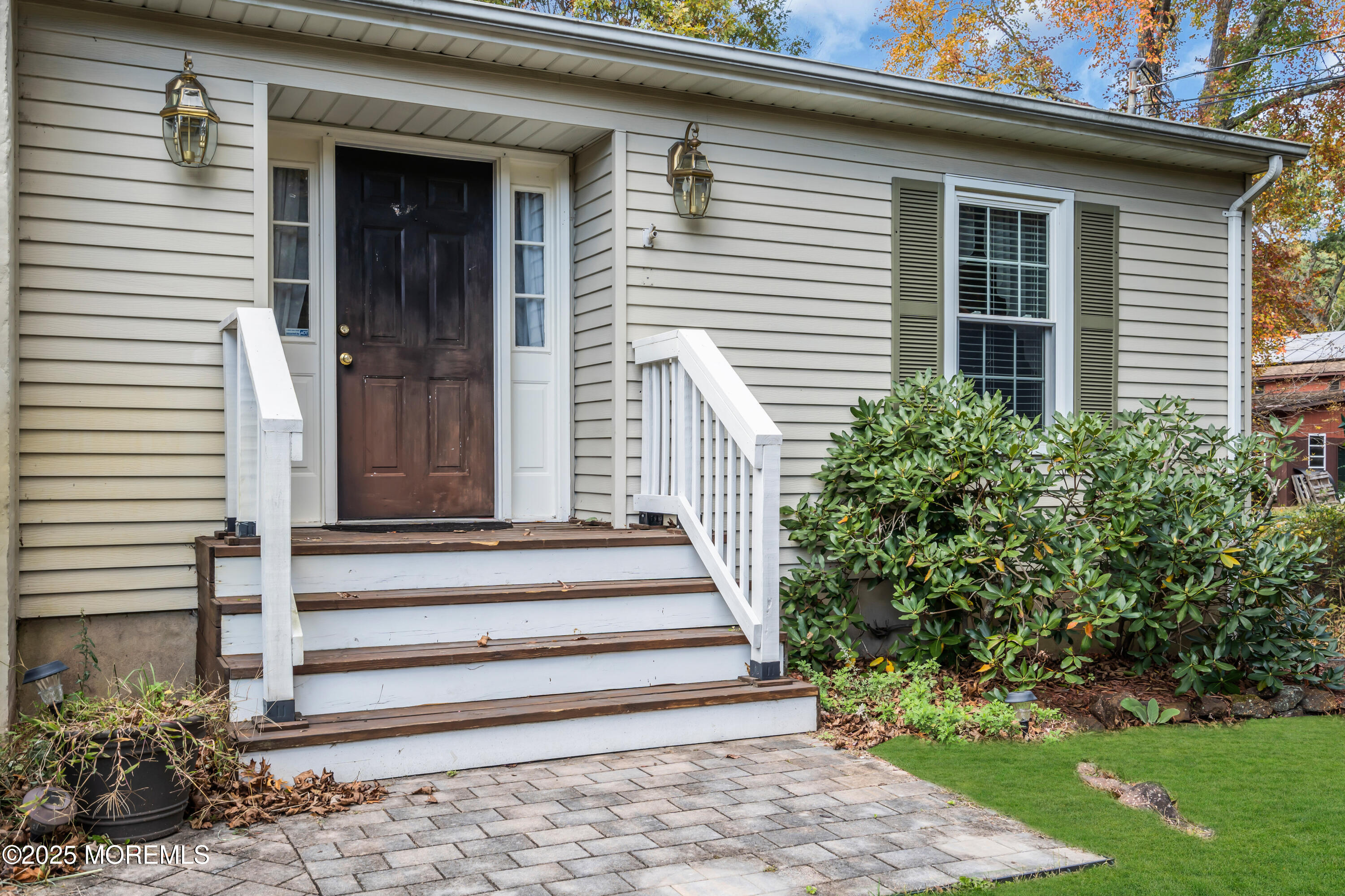 638 Freehold Road Jackson, NJ 08527 - Photo 3 of 61 a front view of a house with a garden