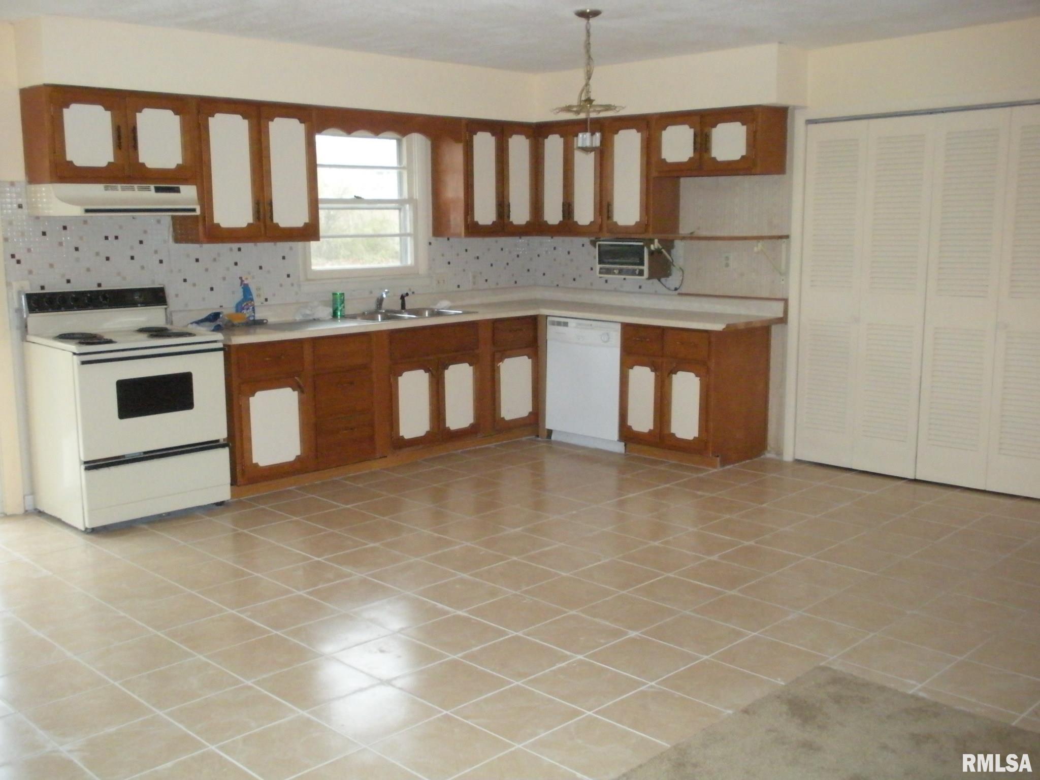 1259 West No Name Road Carbondale, IL 62902 - Photo 2 of 7 Gallery Image 2