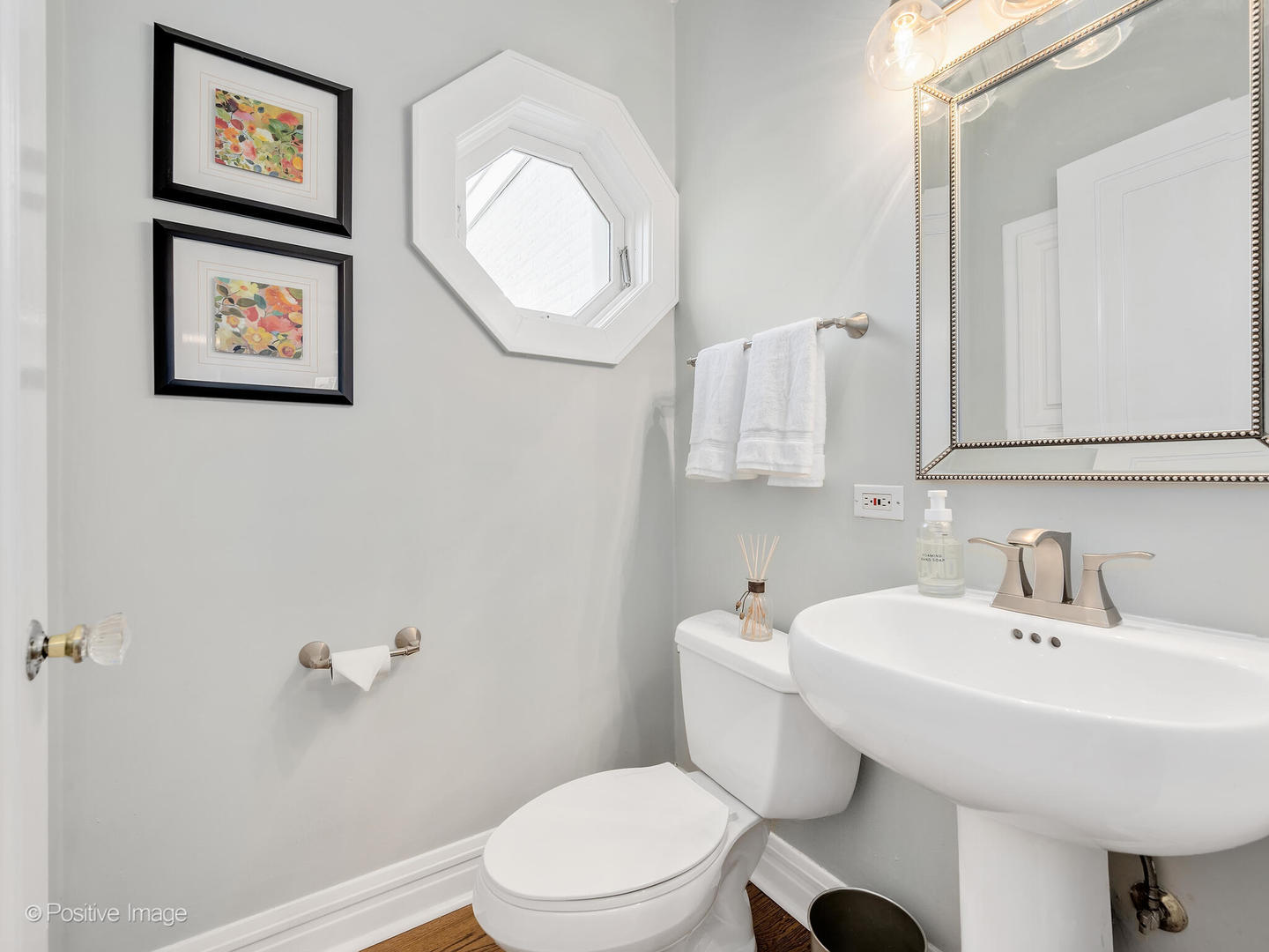 207 Ravine Road Hinsdale, IL 60521 - Photo 15 of 35 a bathroom with a toilet a sink and mirror