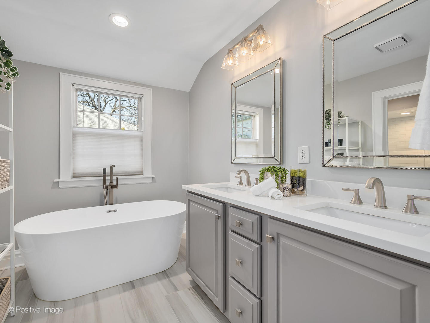 207 Ravine Road Hinsdale, IL 60521 - Photo 19 of 35 a bathroom with a white tub a sink and mirror