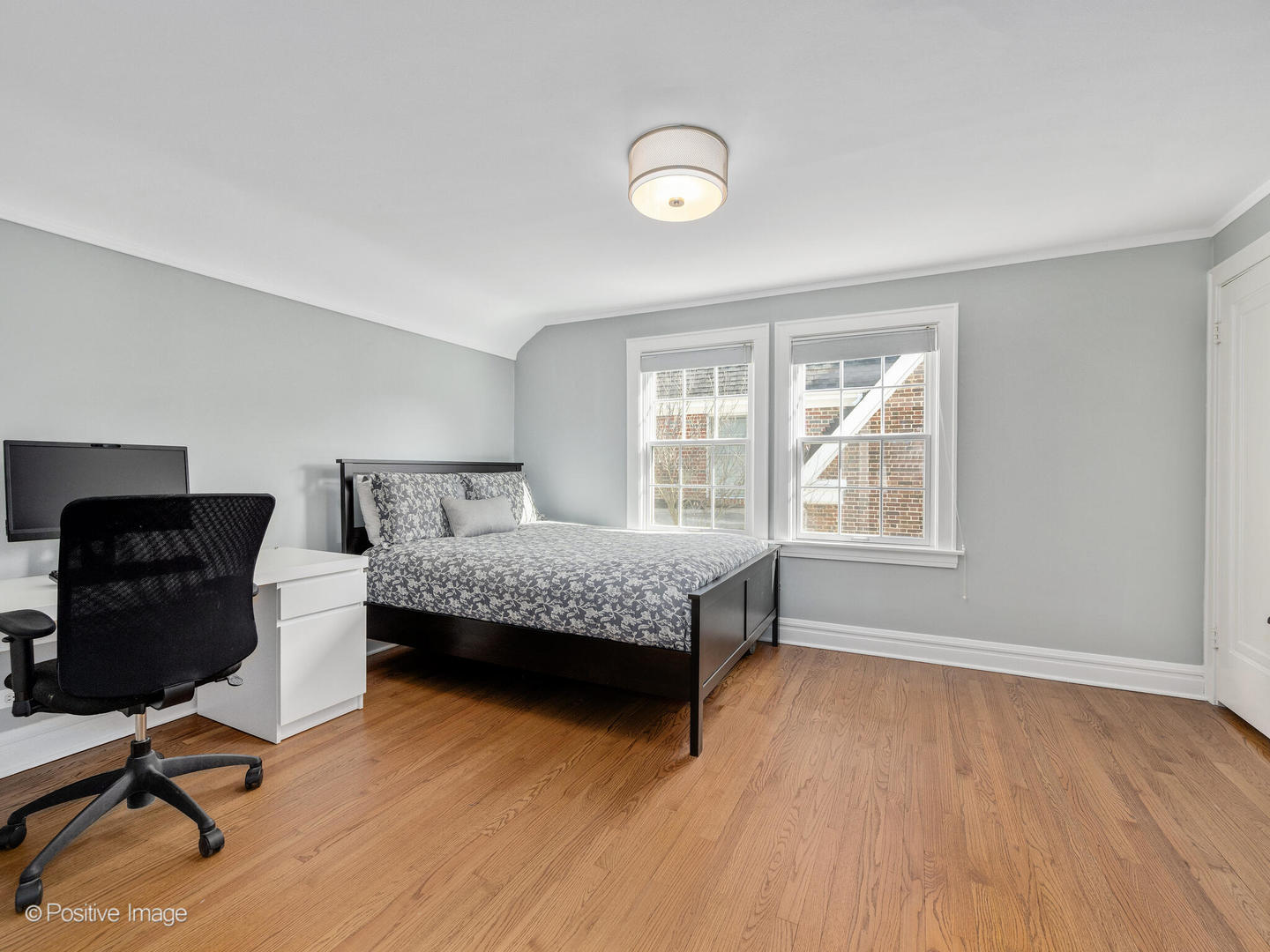 207 Ravine Road Hinsdale, IL 60521 - Photo 24 of 35 a bedroom with a bed and a desk