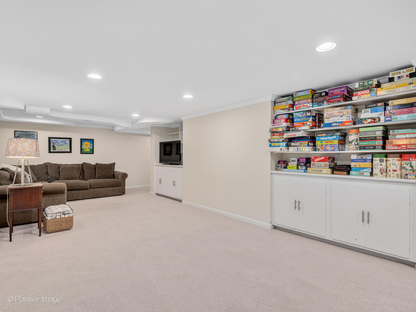 207 Ravine Road Hinsdale, IL 60521 - Photo 25 of 35 a living room with lots of furniture and white walls