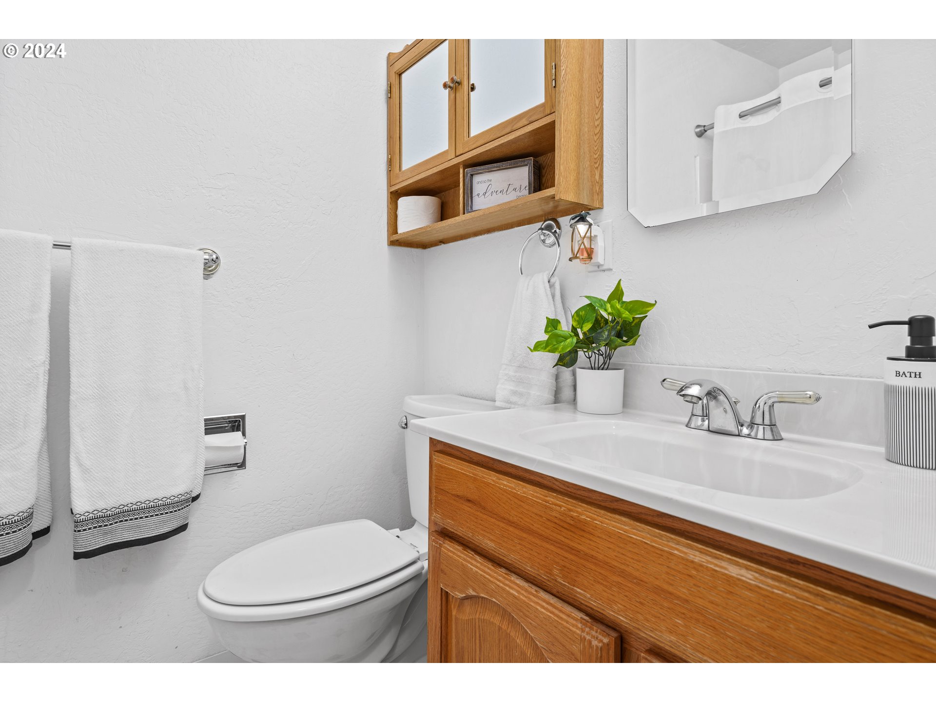 1841 Market Street Springfield, OR 97477 - Photo 11 of 23 a bathroom with a sink toilet and mirror