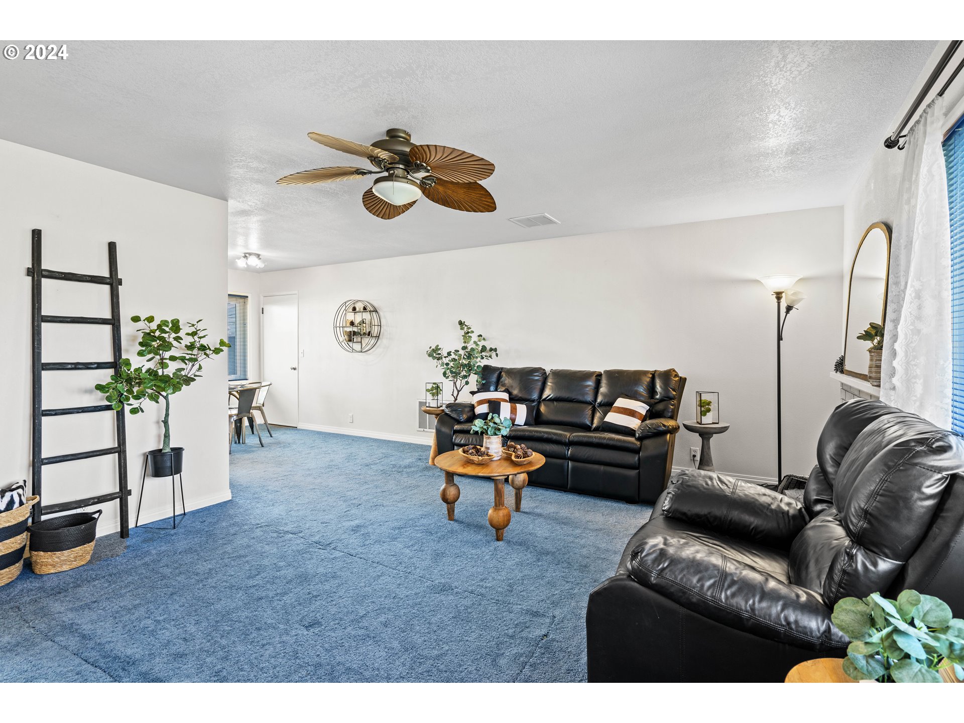1841 Market Street Springfield, OR 97477 - Photo 5 of 23 a living room with furniture
