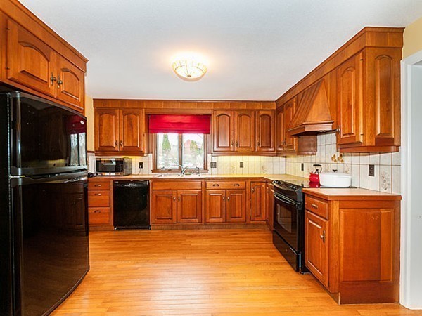 15 Bulkeley Road Littleton, MA 01460 - Photo 3 of 30 Gallery Image 3
