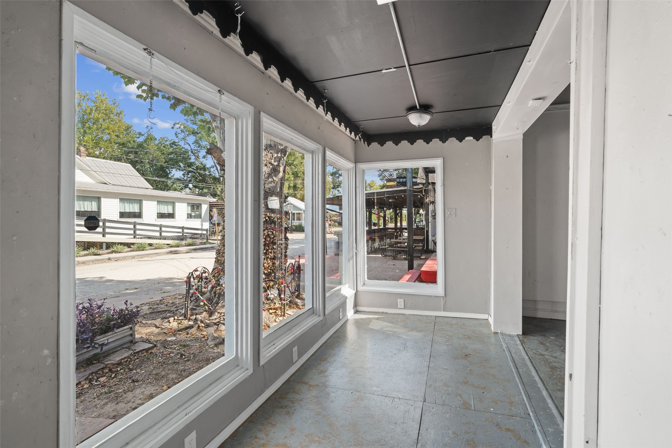 26407 Preston Avenue Spring, TX 77373 - Photo 6 of 38 Front entry foyer has beautiful floor to ceiling windows. Perfect spot for retail/art displays to be seen by all of the foot traffic Old Town Spring attracts.