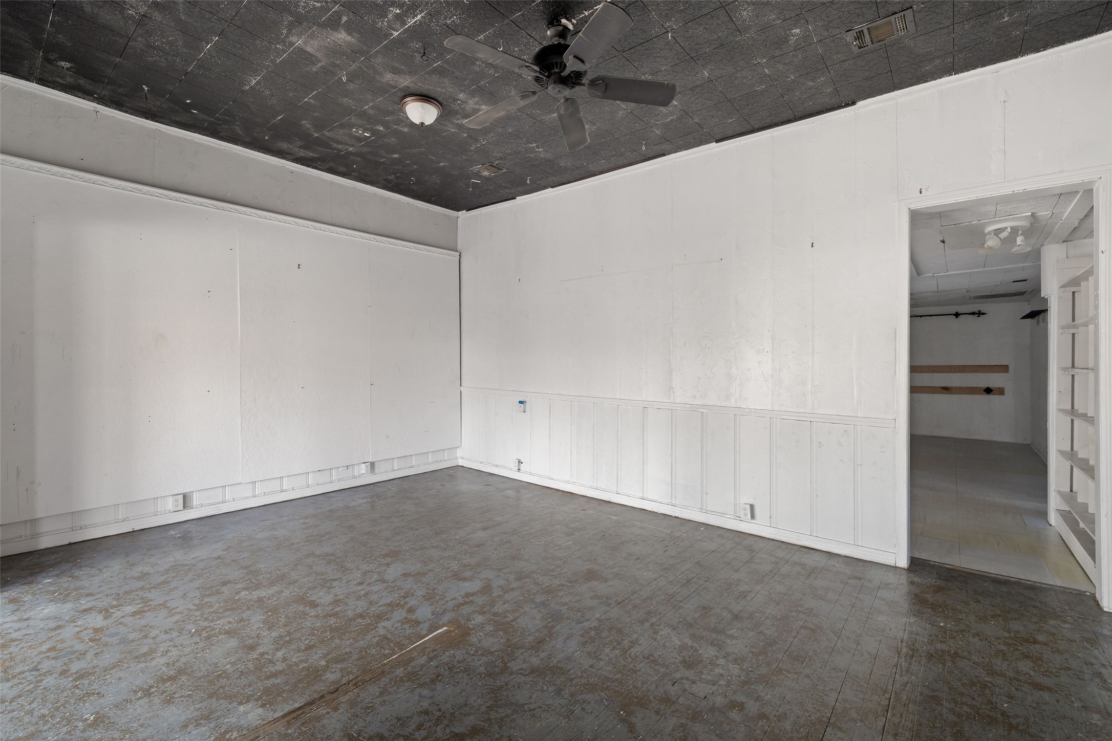 26407 Preston Avenue Spring, TX 77373 - Photo 9 of 38 Ample open space/wall space for retail displays.