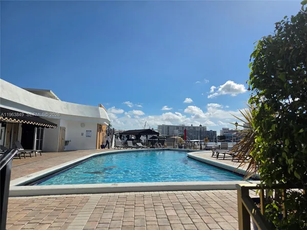 $2,400 | 100 Golden Isles Drive, Unit 615, Hallandale Beach, FL 33009