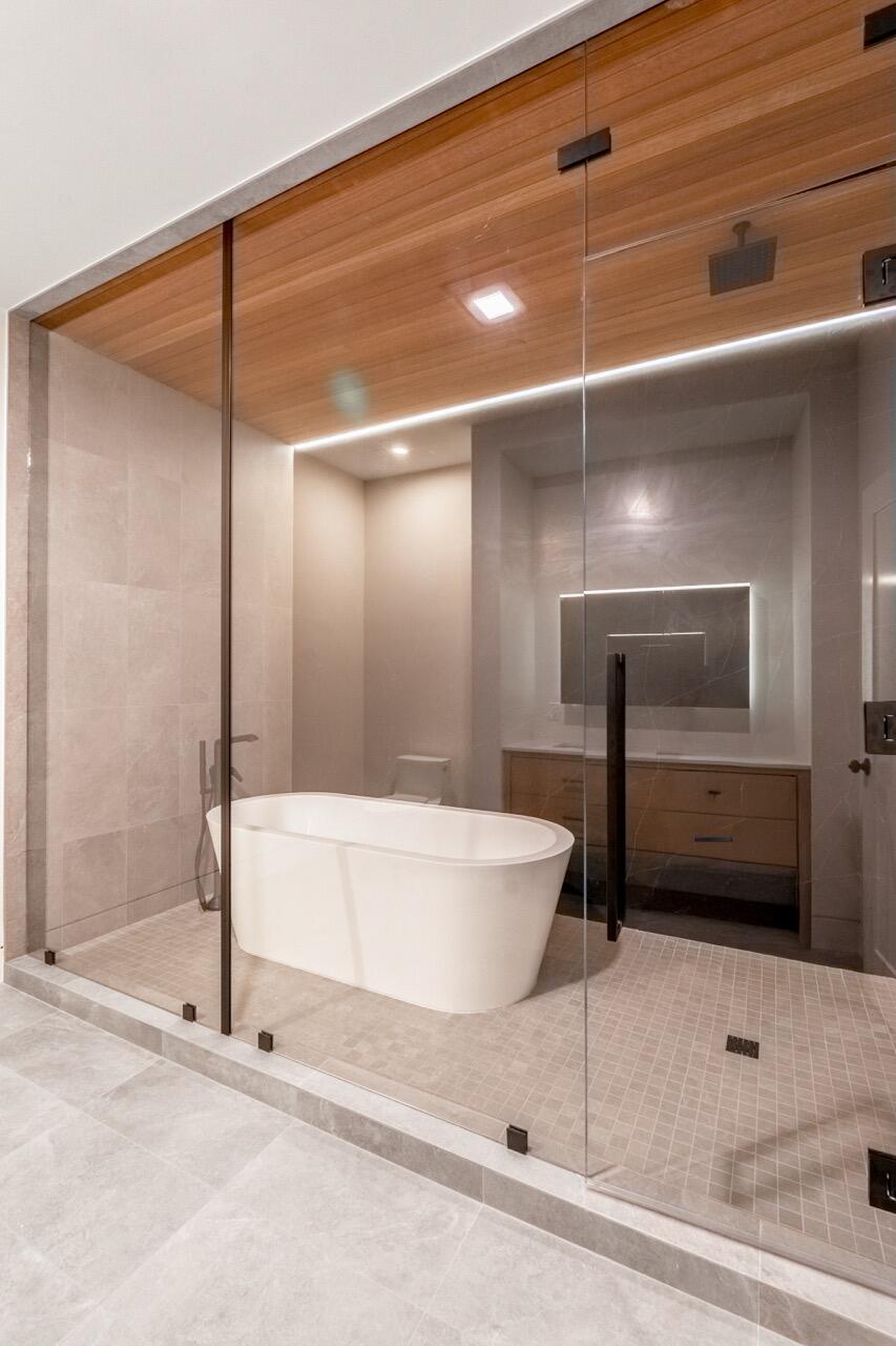 2 Woodside Meadow Road Kittery, ME 03904 - Photo 15 of 26 Bathroom Master Large