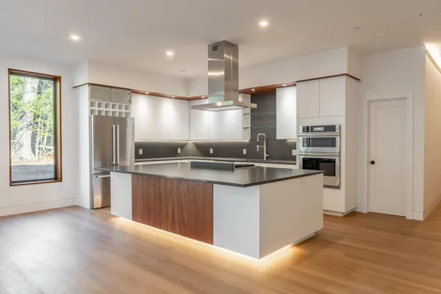 $1,750,000 | 2 Woodside Meadow Road, Kittery, ME 03904