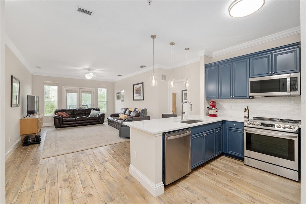 1185 Southwest 9th Road, Unit 405 Gainesville, FL 32601 - Photo 5 of 37