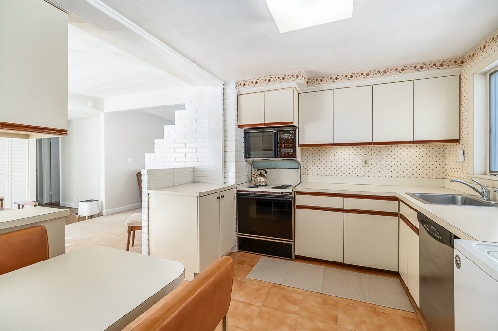 4 Curwen Road Peabody, MA 01960 - Photo 7 of 27 Gallery Image 7
