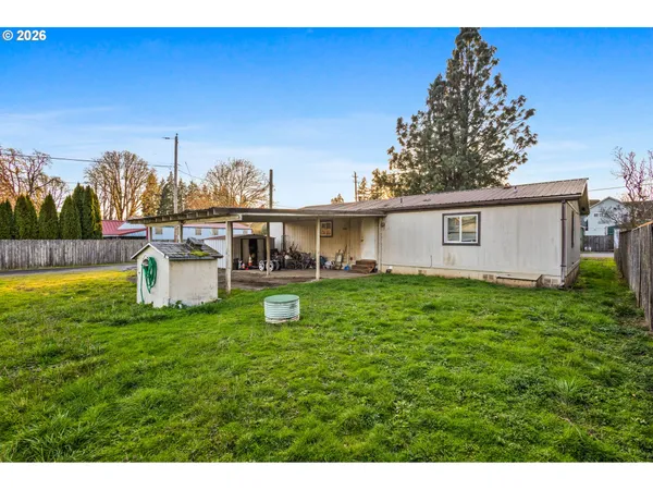 a view of a house with a backyard