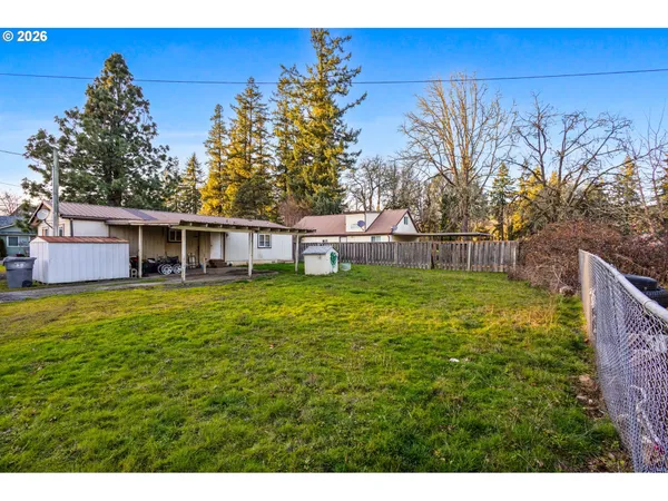 a view of a house with a backyard