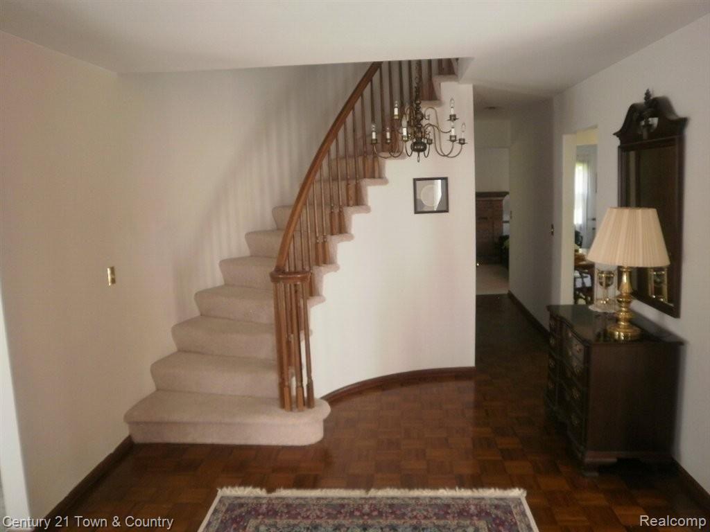 2350 Lassiter Drive Rochester, MI 48309 - Photo 8 of 26 P7200870.JPG