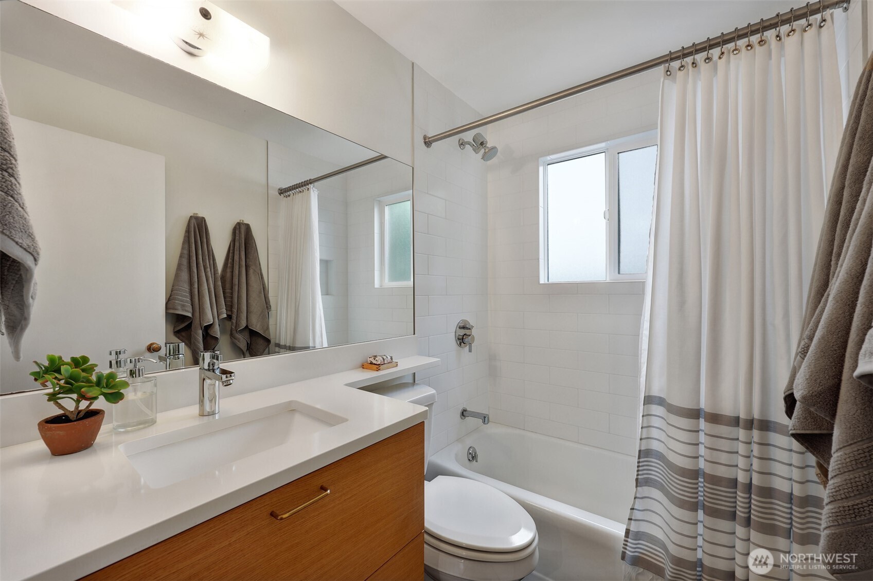 4710 Dayton Avenue North, Unit 2 Seattle, WA 98103 - Photo 16 of 17