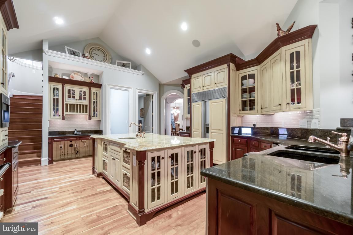 15330 Riding Club Drive Haymarket, VA 20169 - Photo 30 of 59 Kitchen with handmade cabinets & carpentry