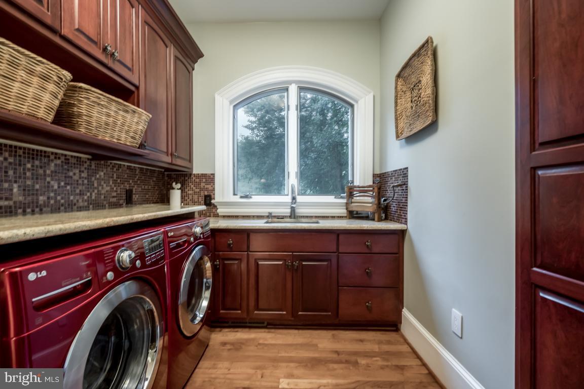 15330 Riding Club Drive Haymarket, VA 20169 - Photo 33 of 59 Laundry room (same floor as master)