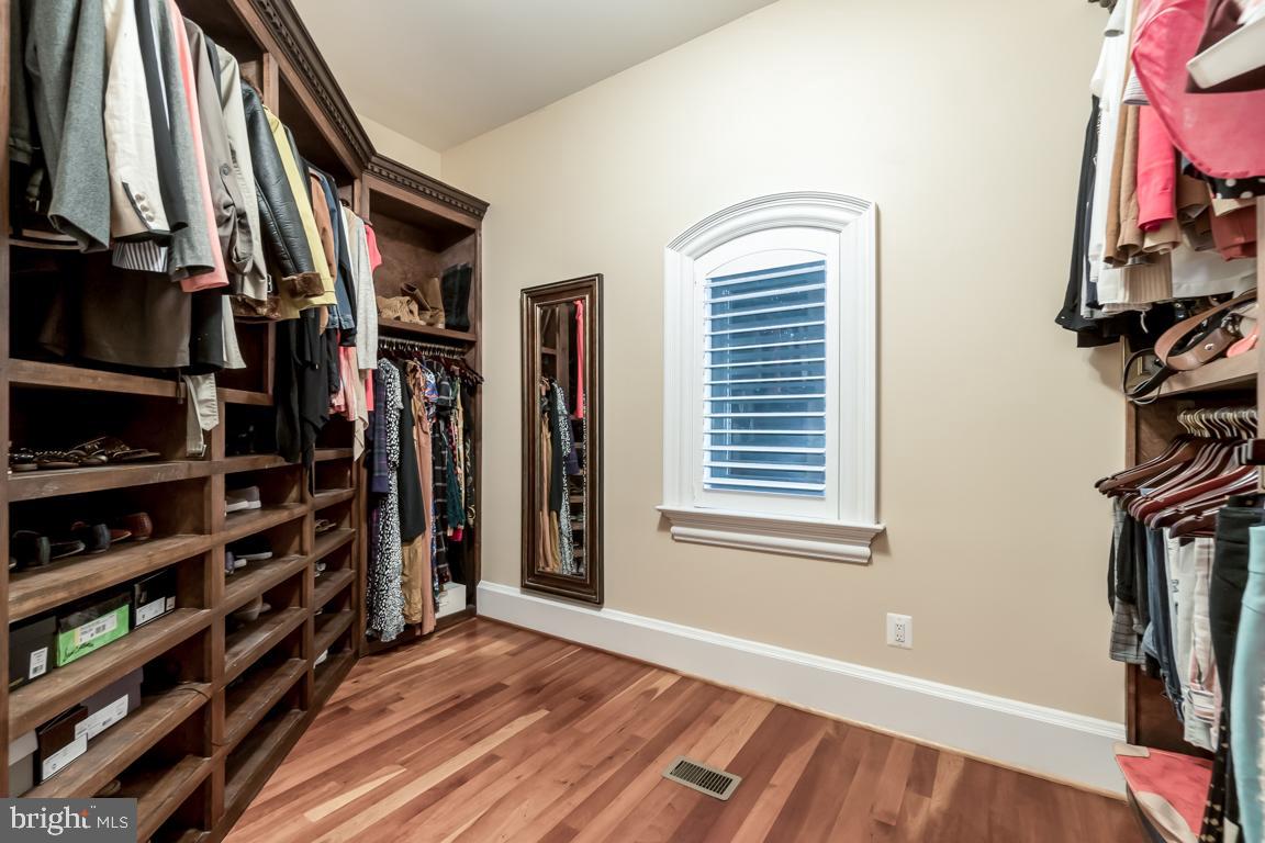 15330 Riding Club Drive Haymarket, VA 20169 - Photo 42 of 59 Owner's closet #1