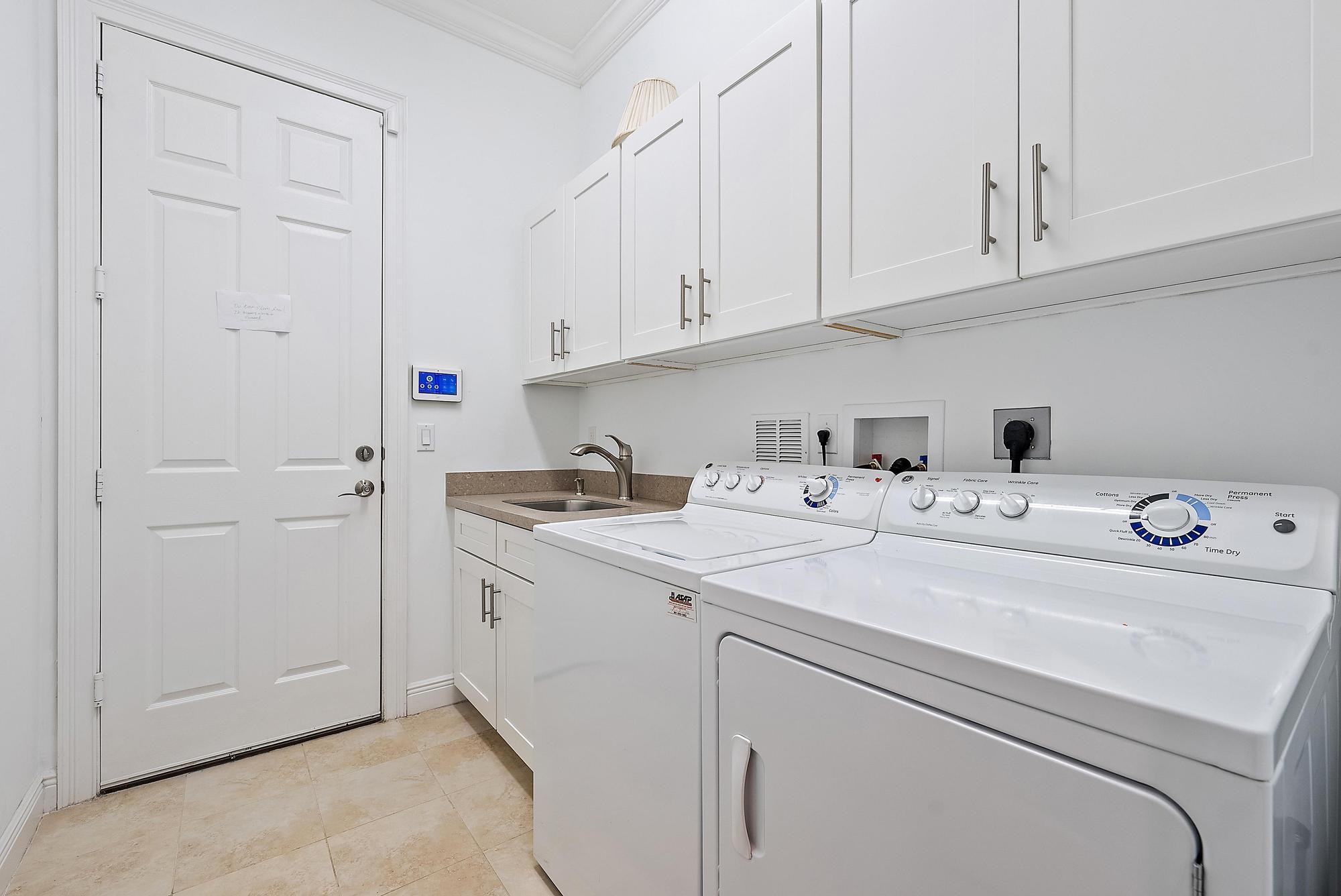 128 Casa Circle Jupiter, FL 33458 - Photo 34 of 78 Laundry