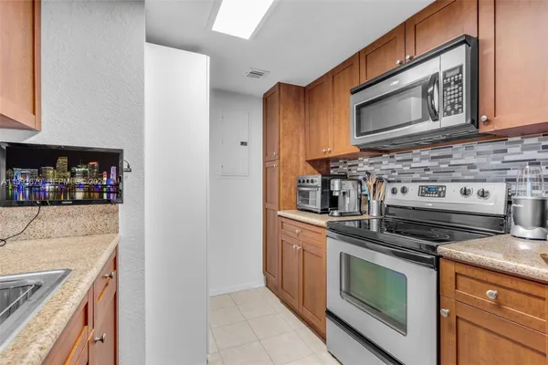 $3,300 | 36 Northwest 6th Avenue, Unit TS8, Miami, FL 33128