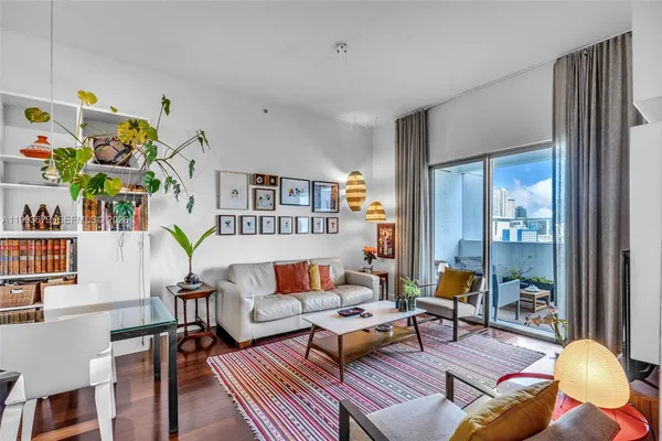 $3,300 | 36 Northwest 6th Avenue, Unit TS8, Miami, FL 33128