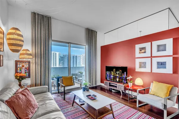 $3,300 | 36 Northwest 6th Avenue, Unit TS8, Miami, FL 33128