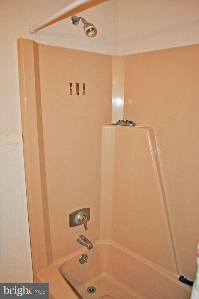 1567 Bloom Road Westminster, MD 21157 - Photo 19 of 30 Bath