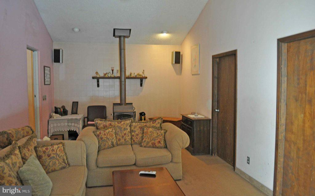 1567 Bloom Road Westminster, MD 21157 - Photo 5 of 30 Living Room