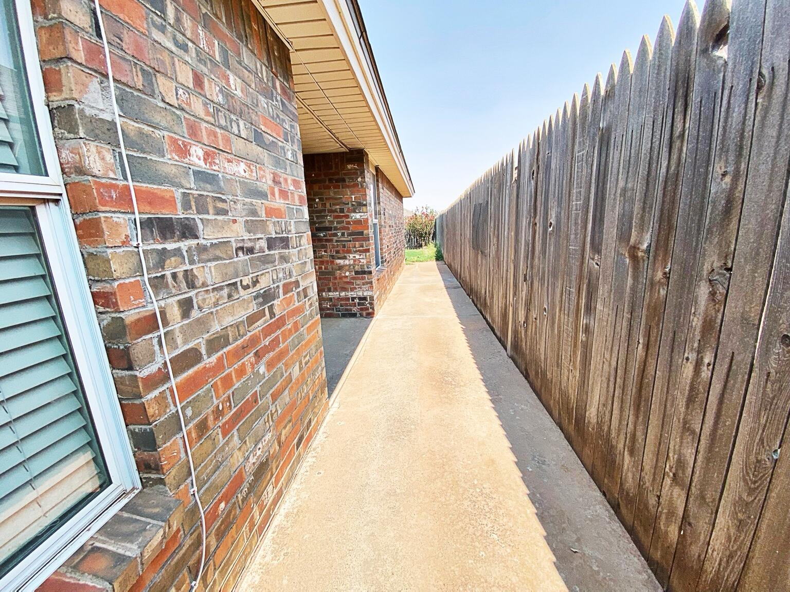 532 North Clinton Avenue Lubbock, TX 79416 - Photo 16 of 37 003 4