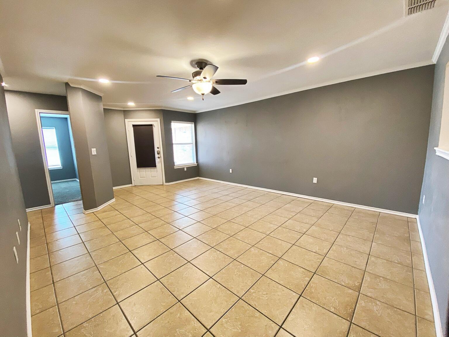 532 North Clinton Avenue Lubbock, TX 79416 - Photo 3 of 37 016 4