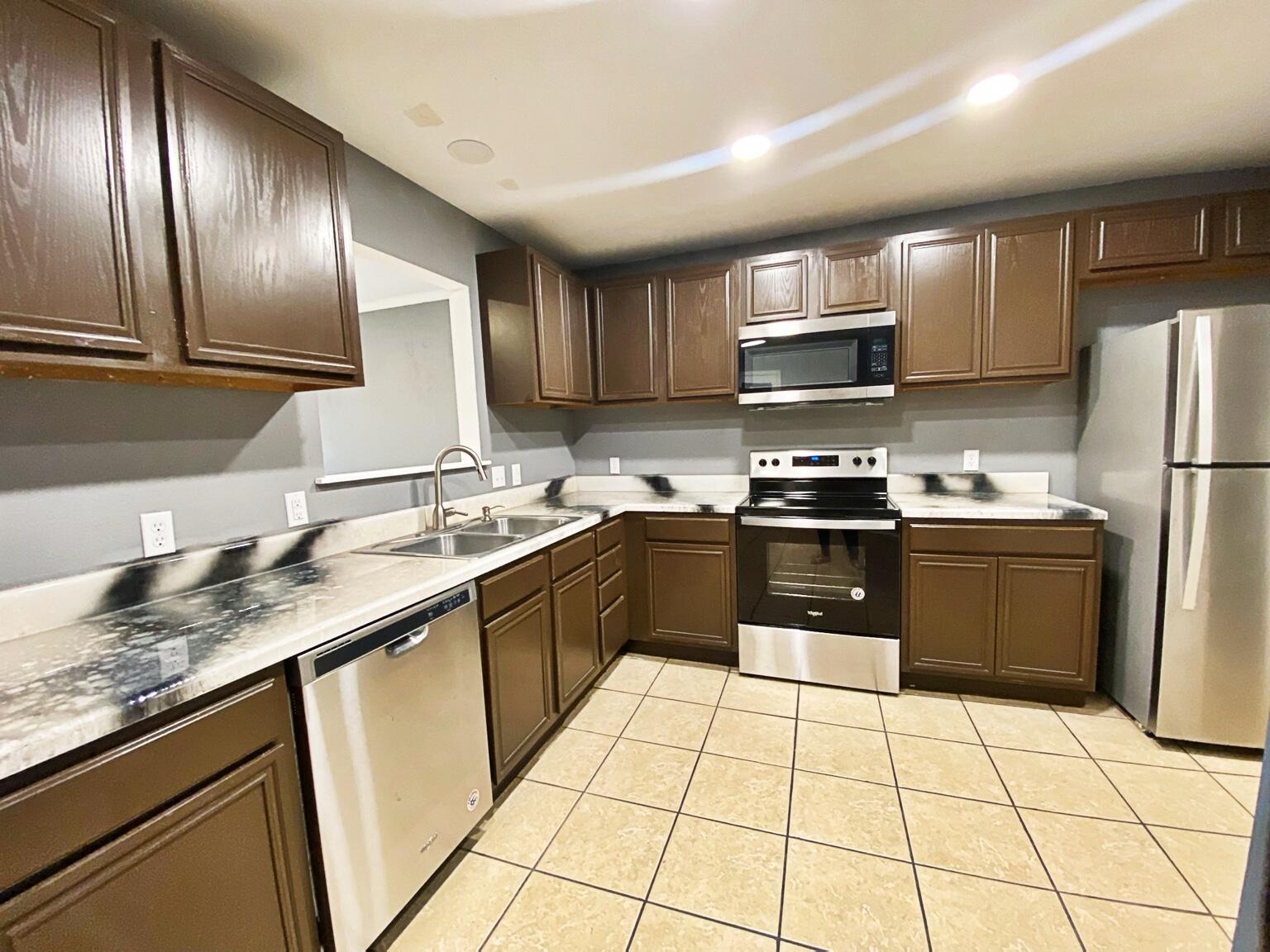 532 North Clinton Avenue Lubbock, TX 79416 - Photo 4 of 37 015 4