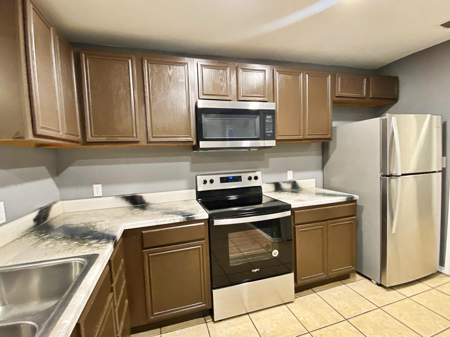 532 North Clinton Avenue Lubbock, TX 79416 - Photo 5 of 37 014 4