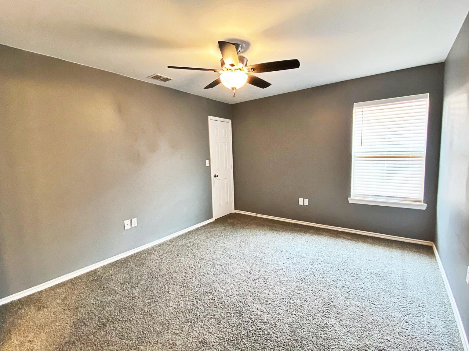 532 North Clinton Avenue Lubbock, TX 79416 - Photo 8 of 37 011 4