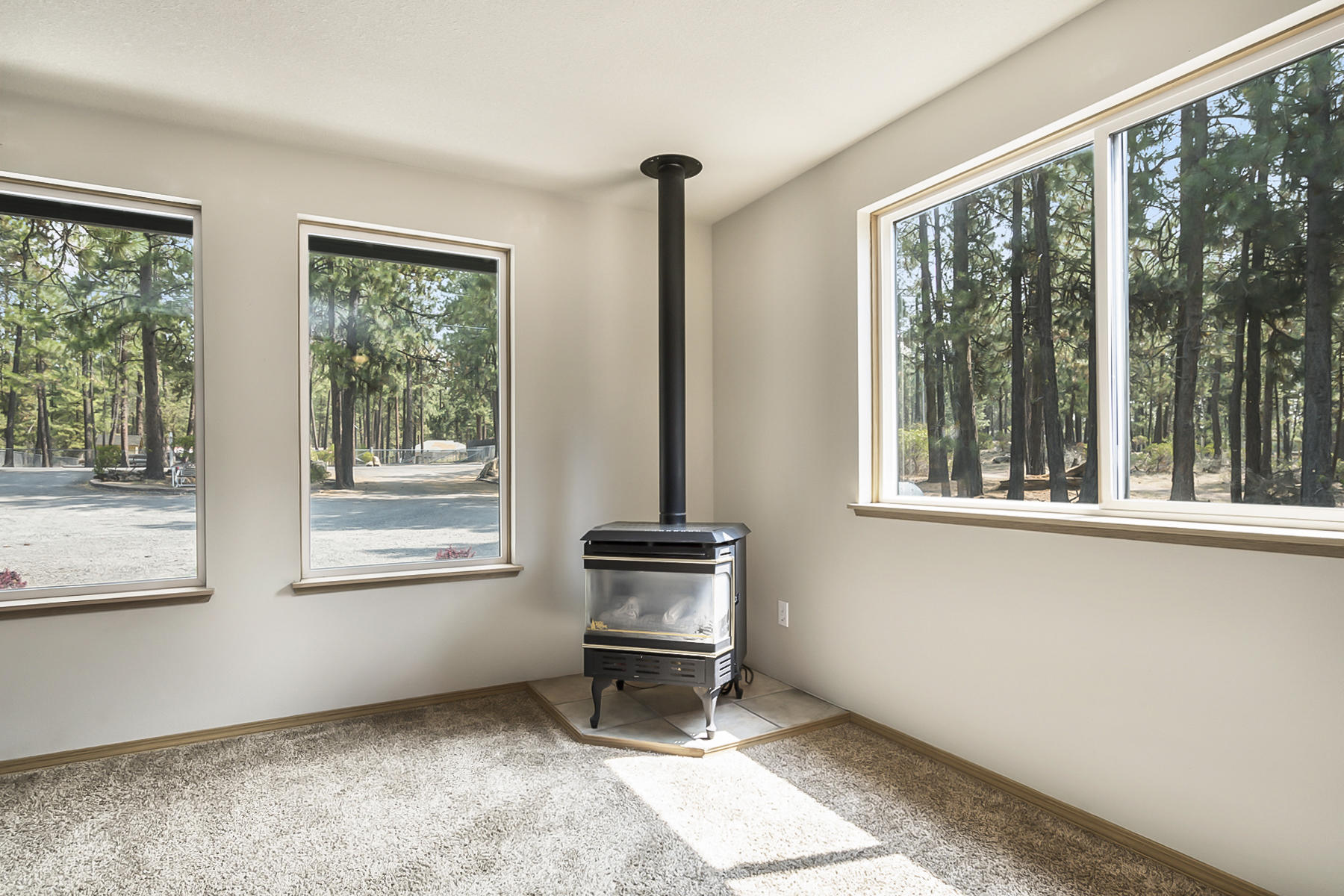 60125 Crater Road Bend, OR 97702 - Photo 17 of 34 14JH5_0690