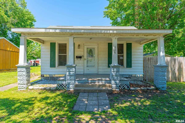 $69,900 | 636 4th Street, Lincoln, IL 62656