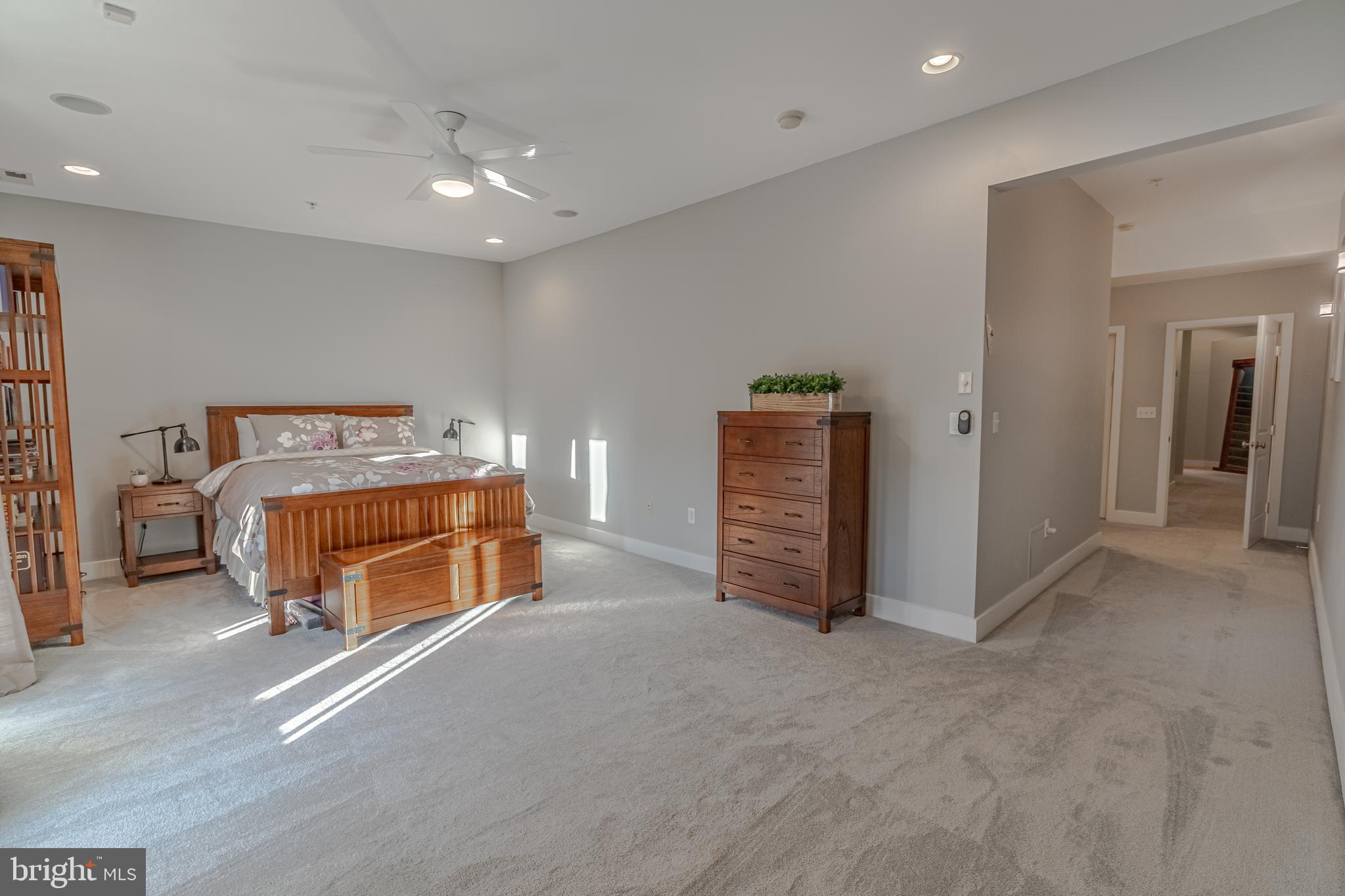 628 South Wolfe Street Baltimore, MD 21231 - Photo 20 of 44 Expansive owners suite
